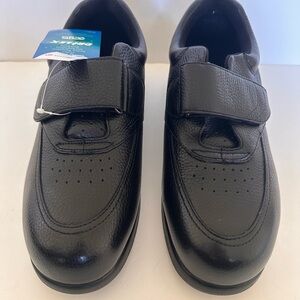 DREW Men's Black Leather Casual Shoes Size 11.5 4W Velcro closure NWT